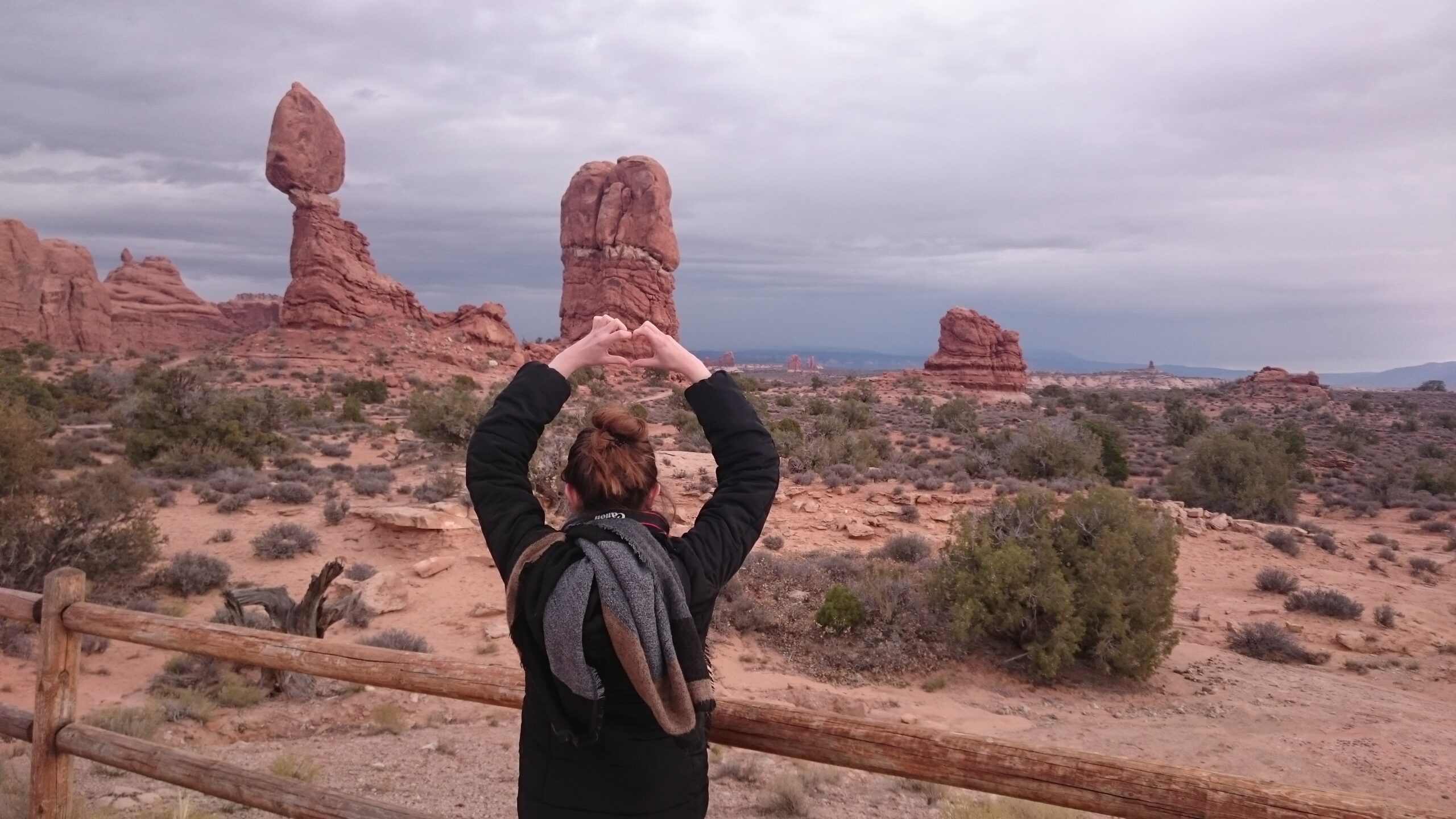 Herzliche Grüße aus dem Arches National Park – individuelle Traumreisen mit Herzreise. Mit Herzreise plane ich persönliche und unvergessliche Abenteuer für deine Traumreise in den Westen Amerikas.

