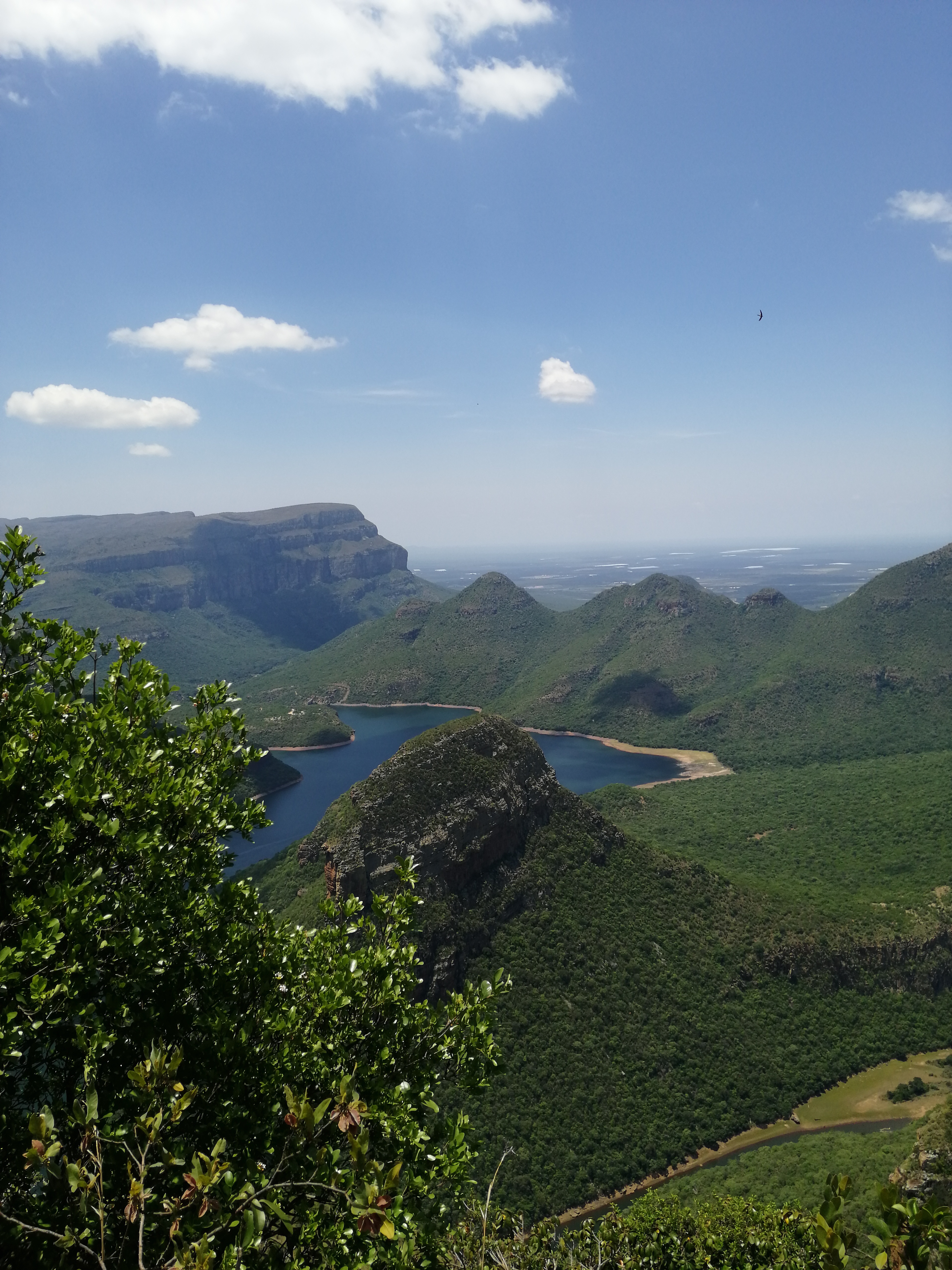 Panoramablick über den Blyde River Canyon mit Flussschlucht in Südafrika